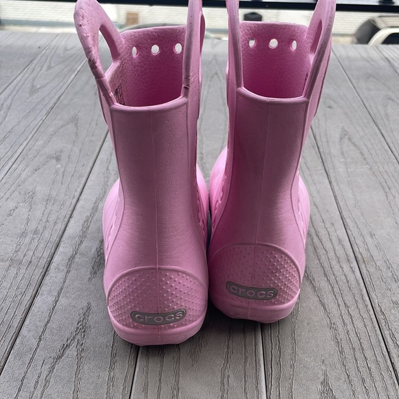 Crocs Handle It Rain Boots Pink Kids Size 11 Carnation Pull On - Picture 2 of 6